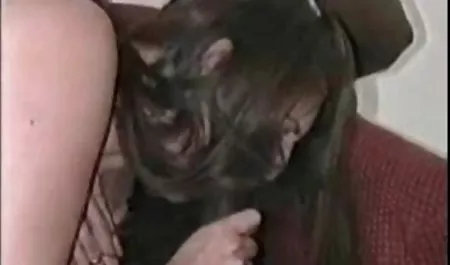 Electra یک دختر زیبا است بسیار پررنگ اجرا به جنگل از مادرزن سكسي گل رز آبی