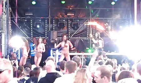 در عین حال یاس, رابطه جنسی در استخر داستانسکسی با مادرزن