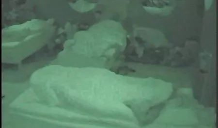 شلاق همسر داستان سکسی مادرزن خود را روی تخت و گریه